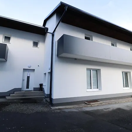 Poeckau 32 Smart Self Check In