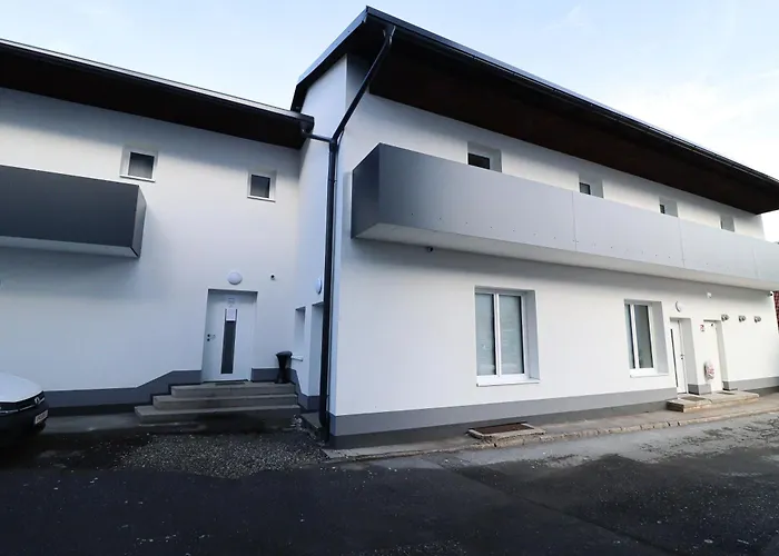 Poeckau 32 Smart Self Check In